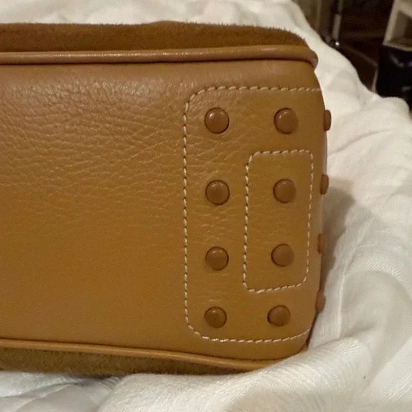 Vintage TOD’S Tan Suede/Natural Hair Shoulder Bag. - Picture 3 of 7